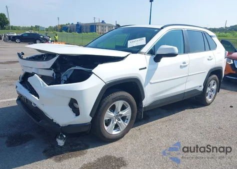 2021 Toyota Rav4 Xle z USA, uszkodzony, nr VIN 2T3RWRFV8MW111927